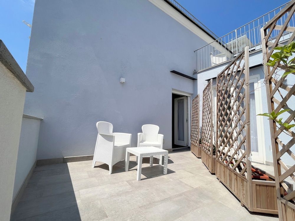 DC House Double Room, Balcony 7