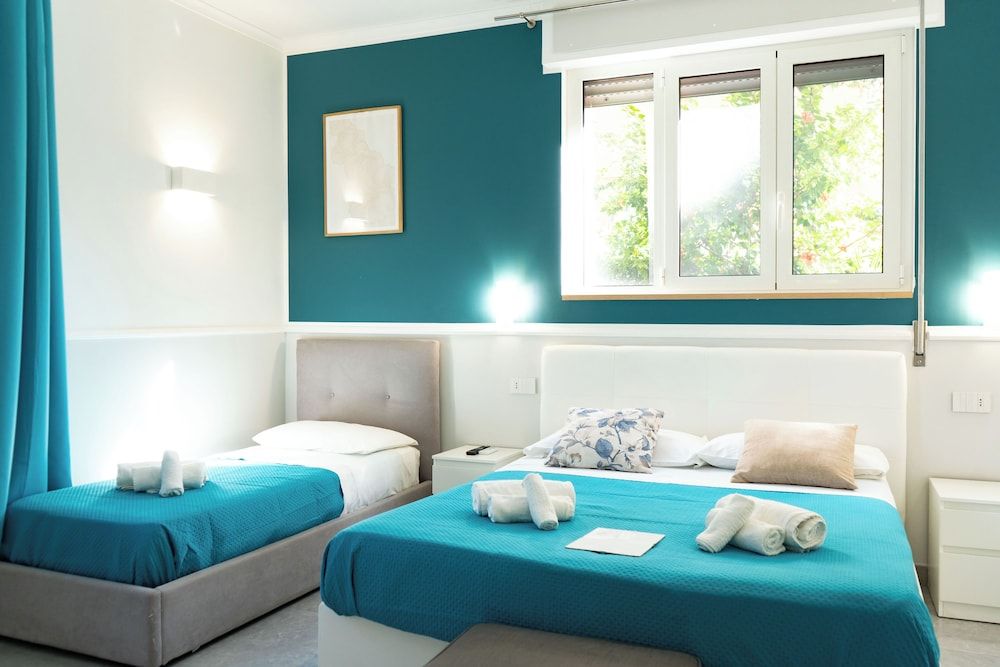 Royal Rooms Superior Apartment, Patio, Garden View 8