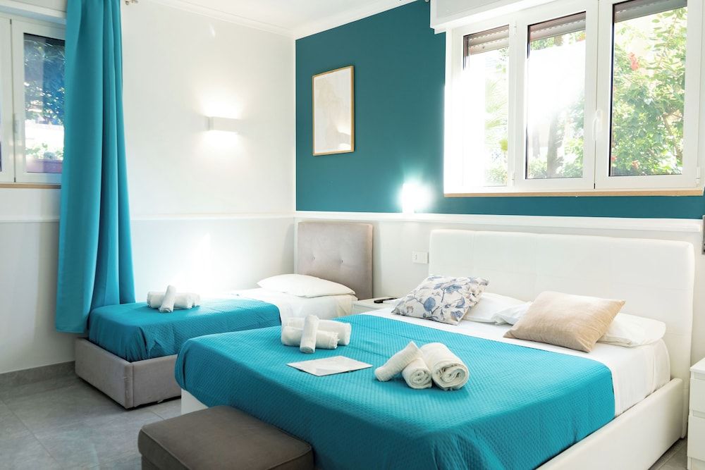 Royal Rooms Superior Apartment, Patio, Garden View 7