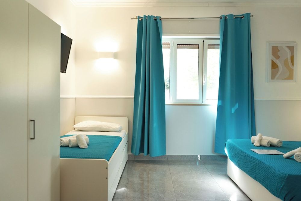 Royal Rooms Deluxe Quadruple Room, Garden View 10