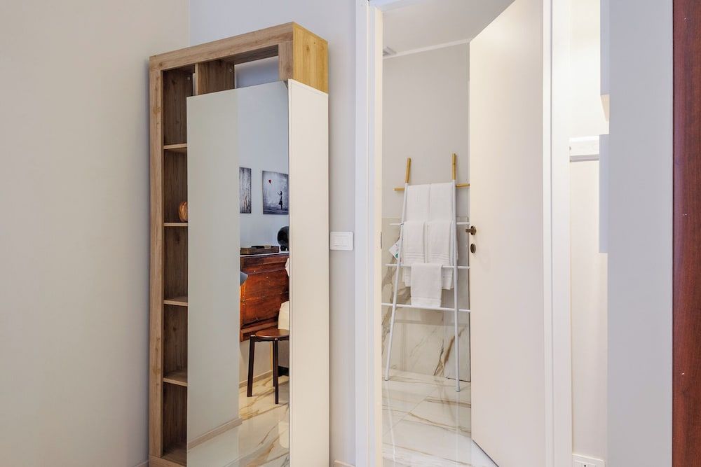 SOHO Fontana Grande By Dasso Luxury Triple Room, City View 10