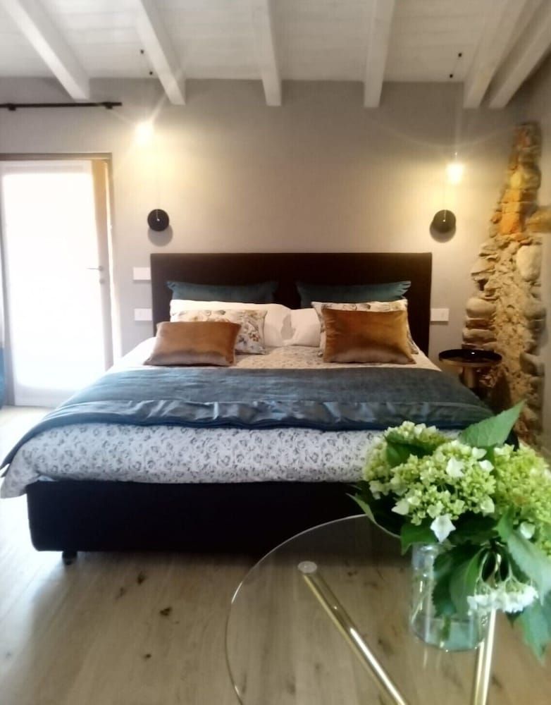 Decanter House Standard Double Room 4