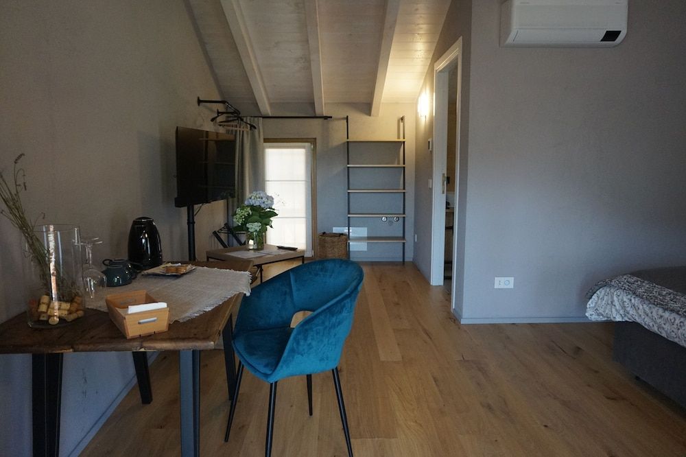 Decanter House Junior Room, 1 King Bed 5