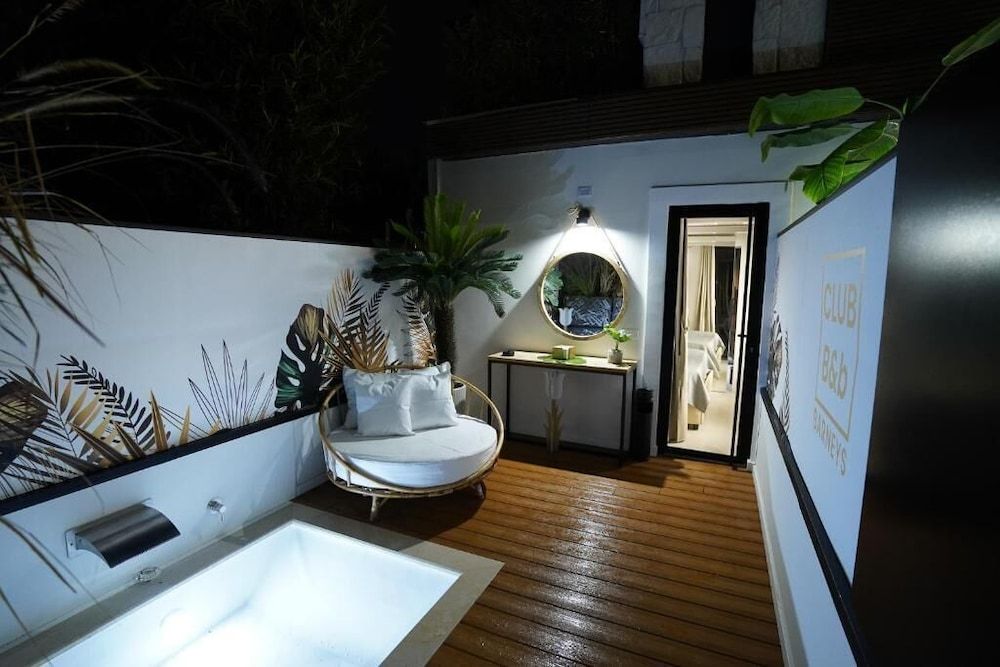 Barneys Club B&b Double Room, Patio 4