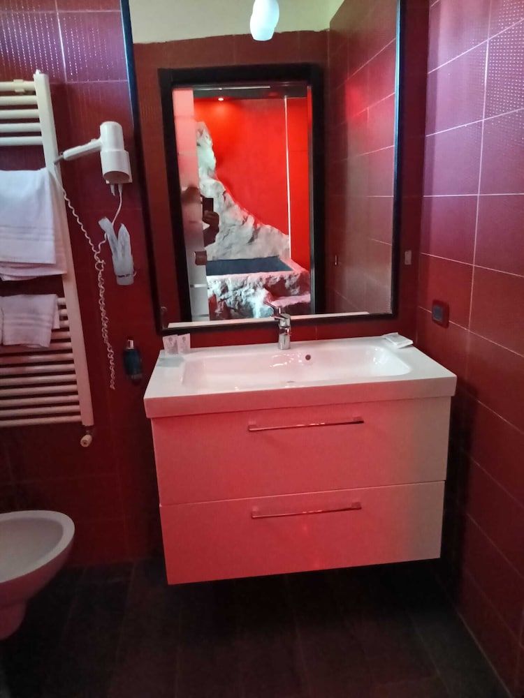 HOTEL LA FAYETTE LICOLA Suite Inferno con idromassaggio + Sauna Tailandese 14