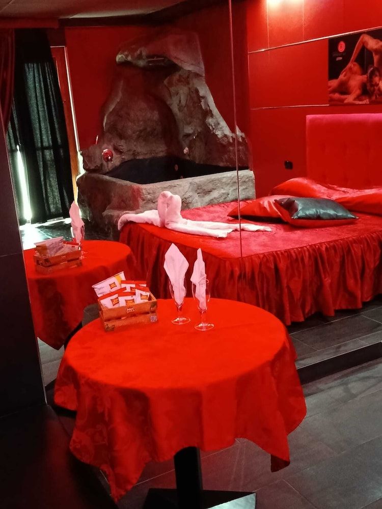 HOTEL LA FAYETTE LICOLA Suite Inferno con idromassaggio + Sauna Tailandese 10