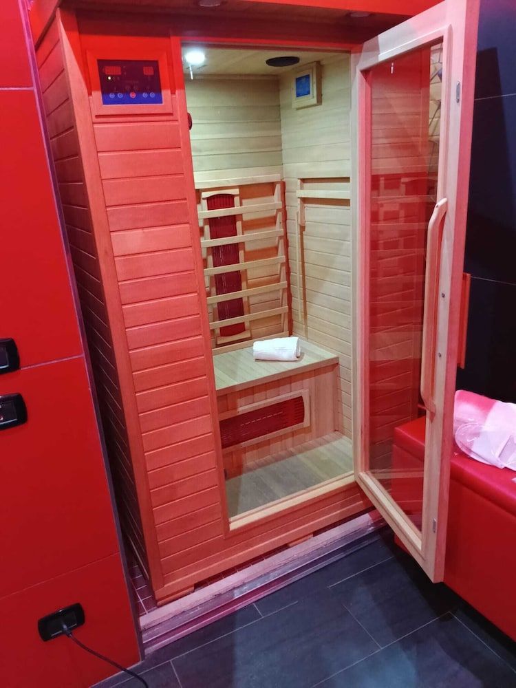 HOTEL LA FAYETTE LICOLA Suite Inferno con idromassaggio + Sauna Tailandese 4