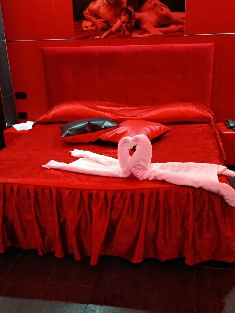 HOTEL LA FAYETTE LICOLA Suite Inferno con idromassaggio + Sauna Tailandese 11