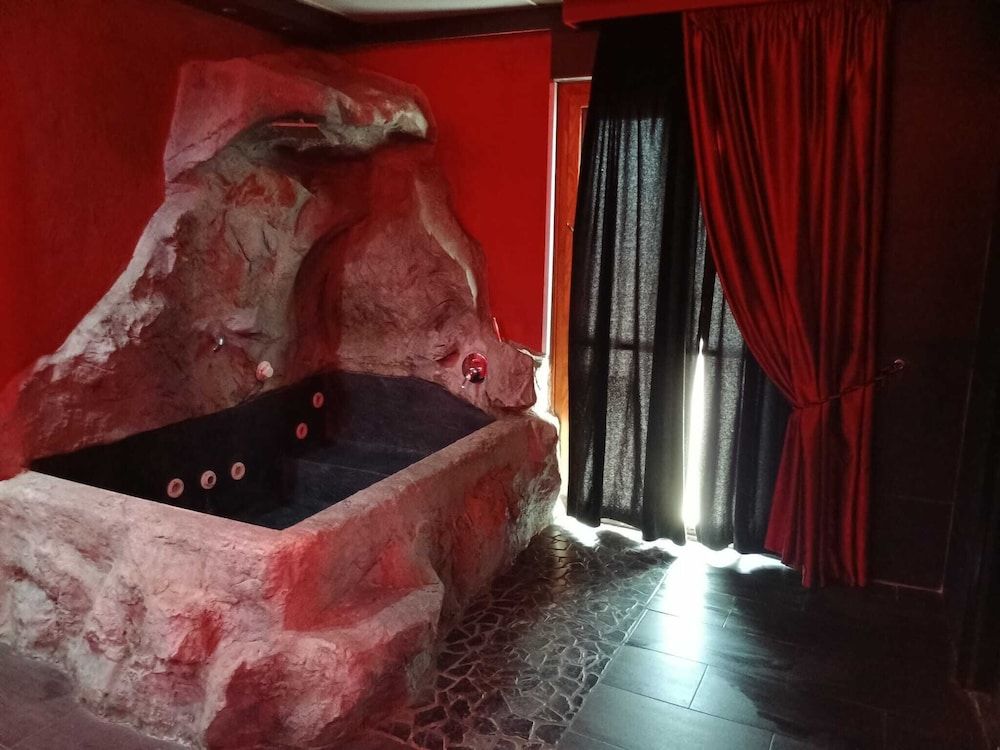 HOTEL LA FAYETTE LICOLA Suite Inferno con idromassaggio + Sauna Tailandese 6