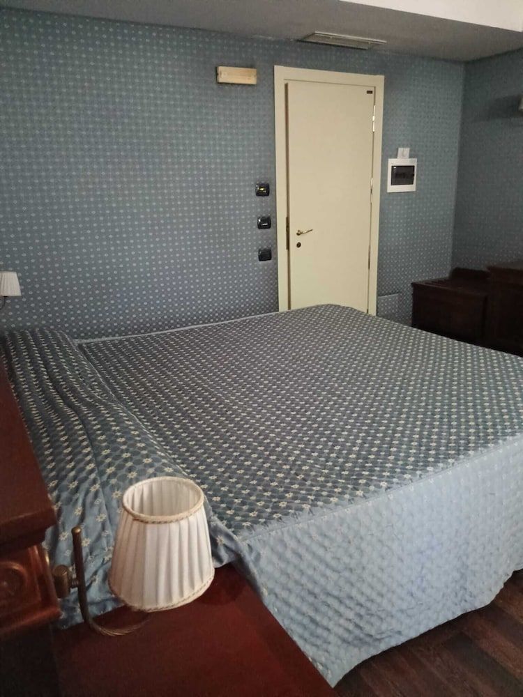 HOTEL LA FAYETTE LICOLA Standard Double or Twin Room 3