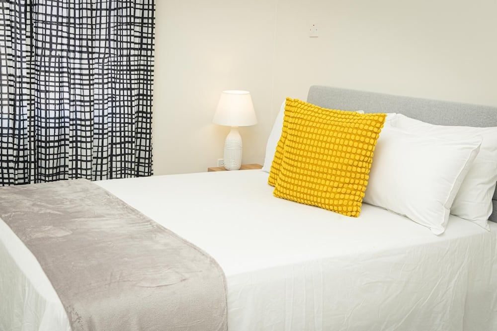 Phoenix Park Villas Portmore Family House, Garden View 8