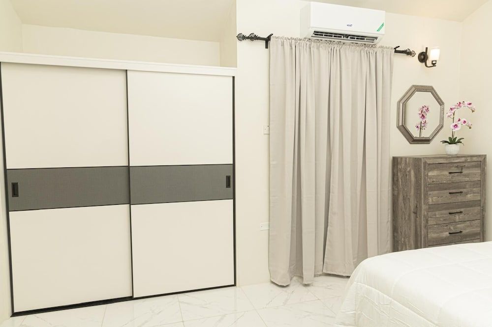 Phoenix Park Villas Portmore Family House, Garden View 10