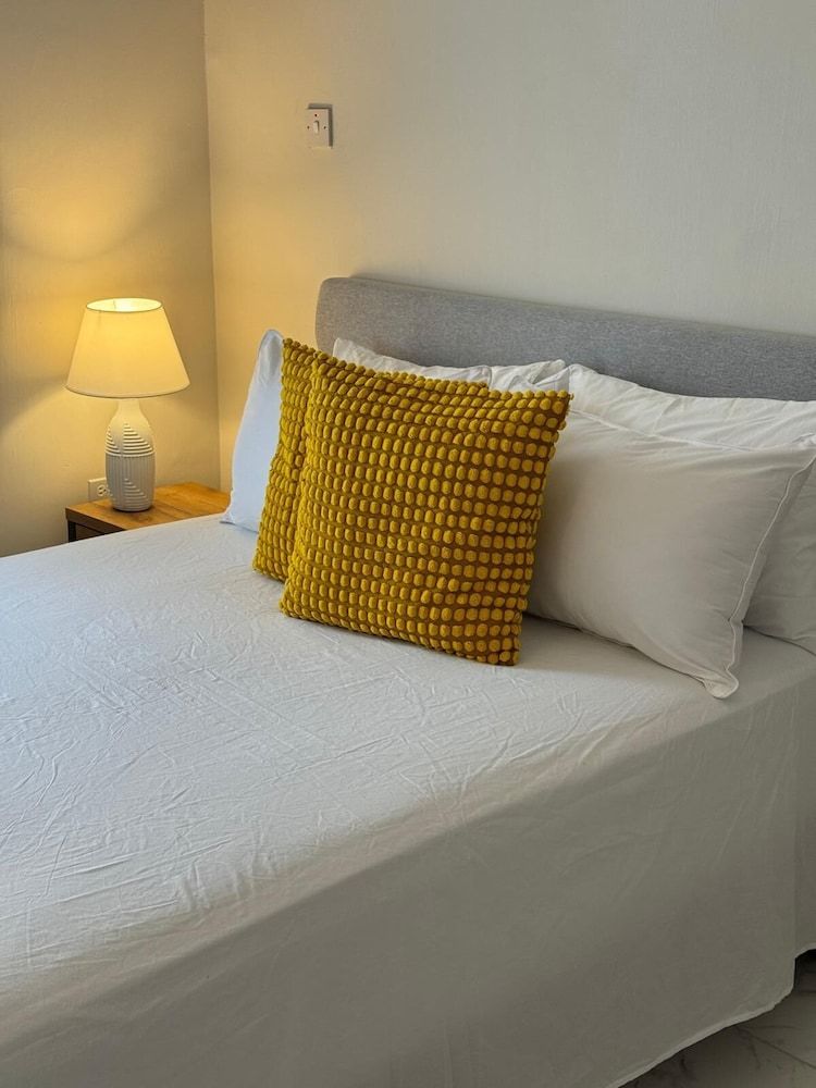 Phoenix Park Villas Portmore Family House, Garden View 5