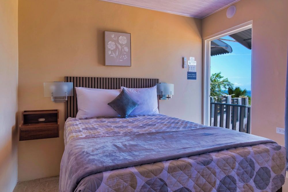 Majestic Heights Bed & Breakfast Comfort Room, 1 Bedroom, Sea View 7