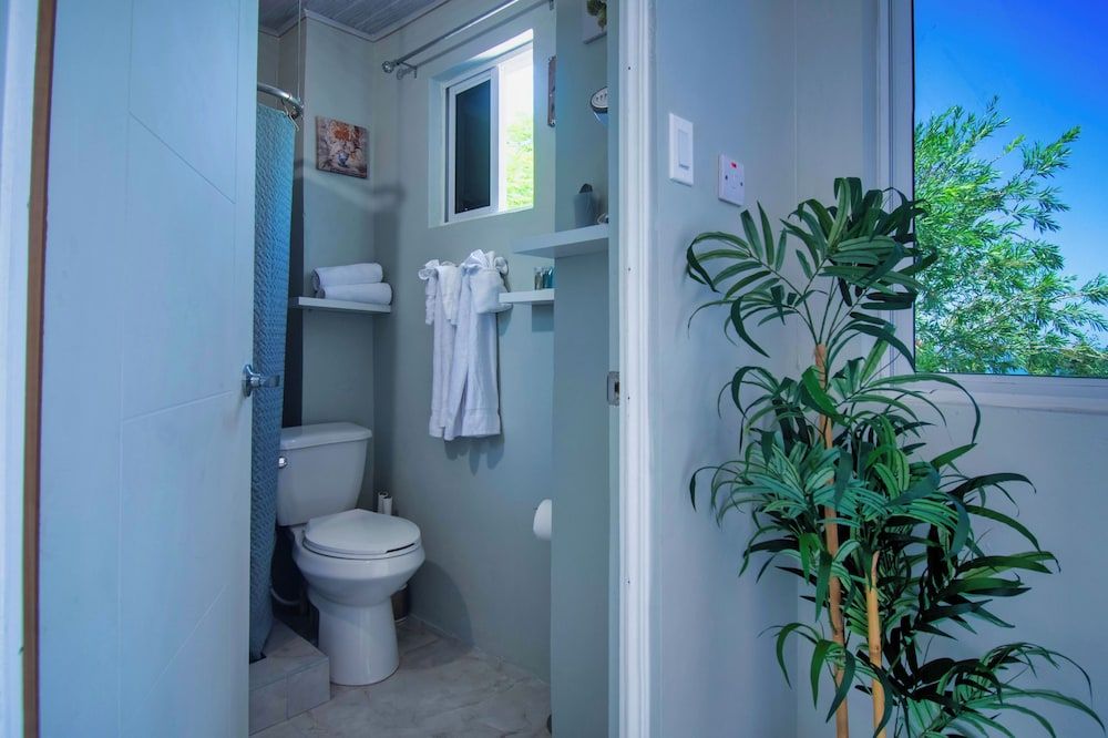 Majestic Heights Bed & Breakfast Comfort Room, 1 Bedroom, Sea View 13