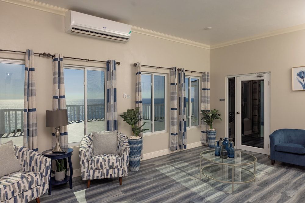 Majestic Heights Bed & Breakfast Luxury Penthouse, Sea View 14