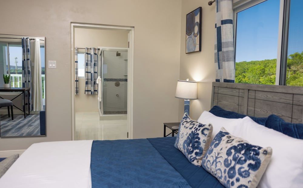 Majestic Heights Bed & Breakfast Luxury Penthouse, Sea View