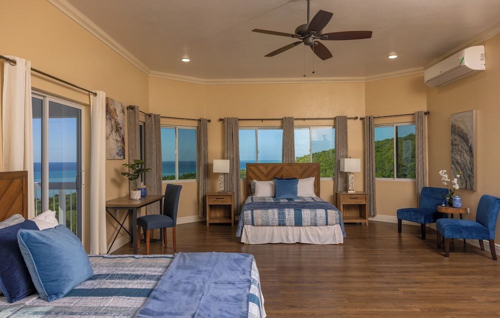 Majestic Heights Bed & Breakfast Deluxe Double Room, Balcony, Sea View 8