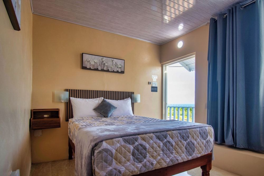 Majestic Heights Bed & Breakfast Comfort Room, 1 Bedroom, Sea View 2