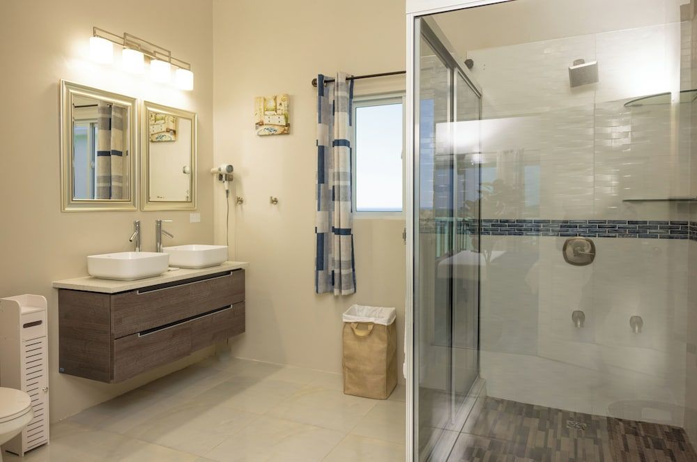 Majestic Heights Bed & Breakfast Luxury Penthouse, Sea View 22