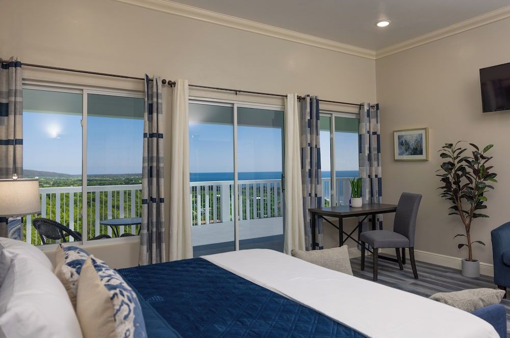 Majestic Heights Bed & Breakfast Luxury Penthouse, Sea View 7