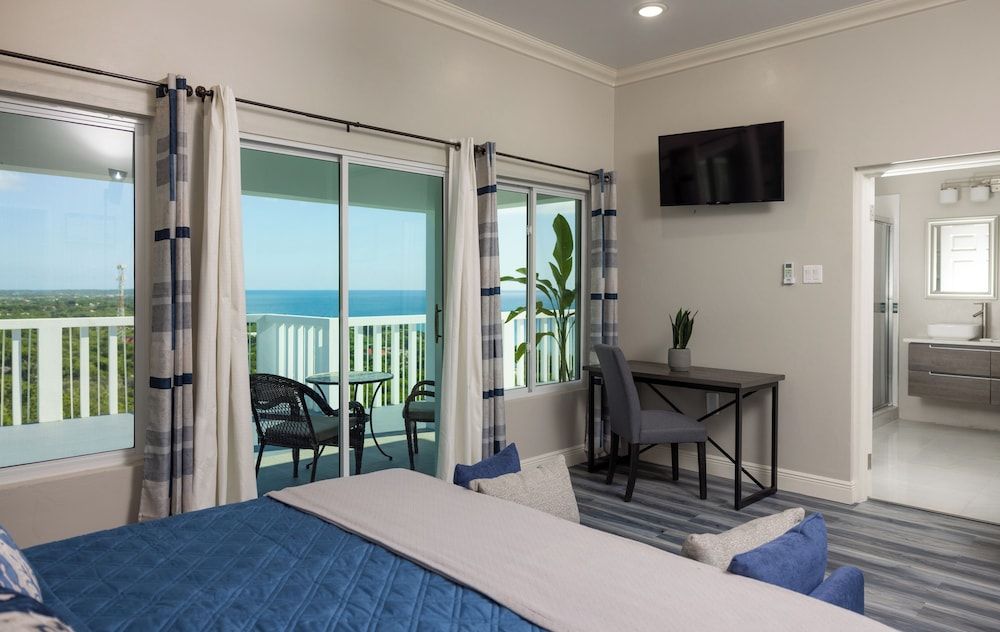 Majestic Heights Bed & Breakfast Luxury Penthouse, Sea View 3