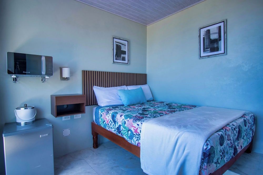 Majestic Heights Bed & Breakfast Comfort Room, 1 Bedroom, Sea View 5