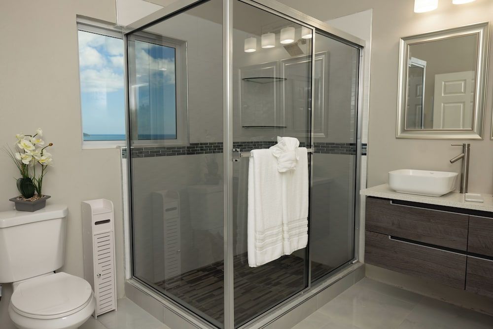 Majestic Heights Bed & Breakfast Luxury Penthouse, Sea View 21