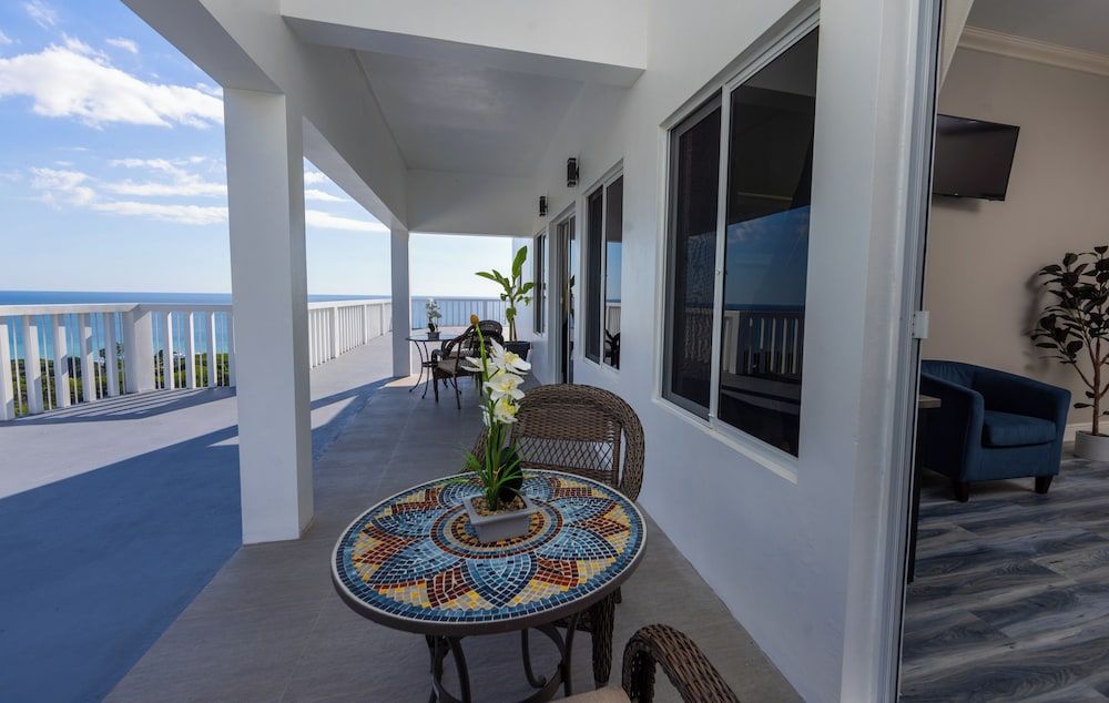 Majestic Heights Bed & Breakfast Luxury Penthouse, Sea View 19