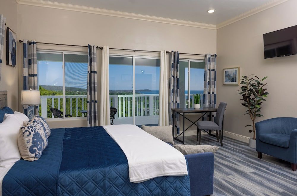 Majestic Heights Bed & Breakfast Luxury Penthouse, Sea View 23