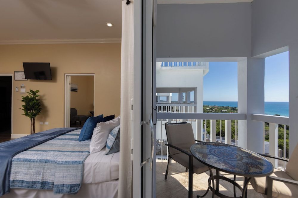 Majestic Heights Bed & Breakfast Deluxe Double Room, Balcony, Sea View 3