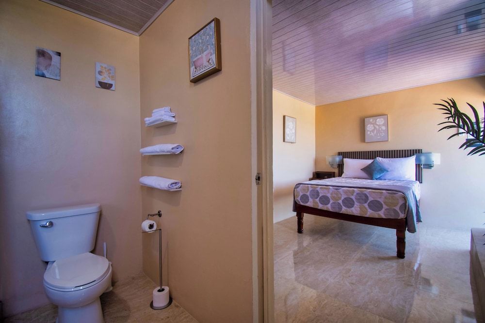 Majestic Heights Bed & Breakfast Comfort Room, 1 Bedroom, Sea View 14