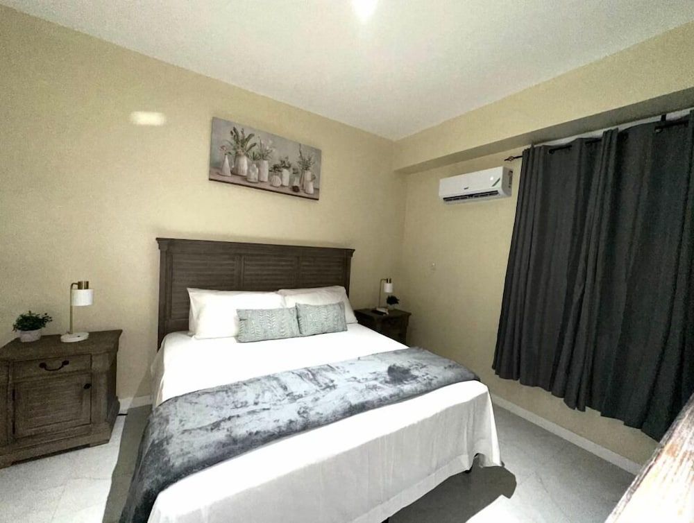 Stylish 1-Bed Condo with Views in Harloe