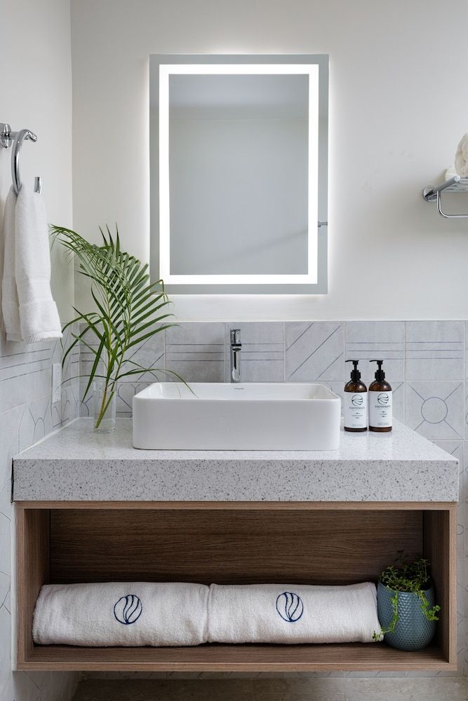 Negril Footeprints Hotel Deluxe Room, 1 King Bed 3