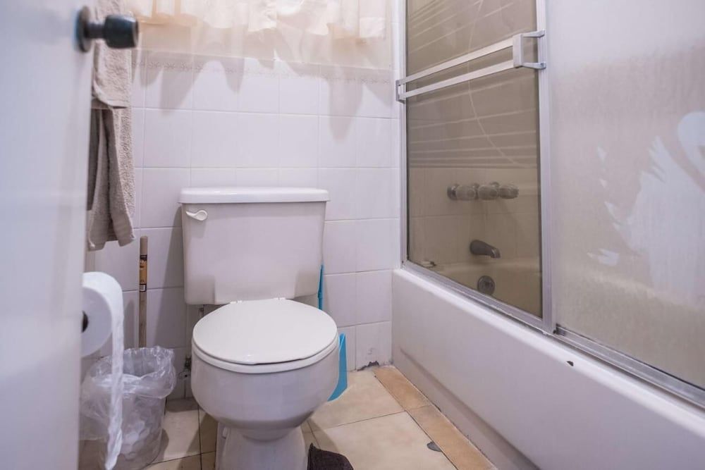 Lawrence Pool House Traditional Apartment 8