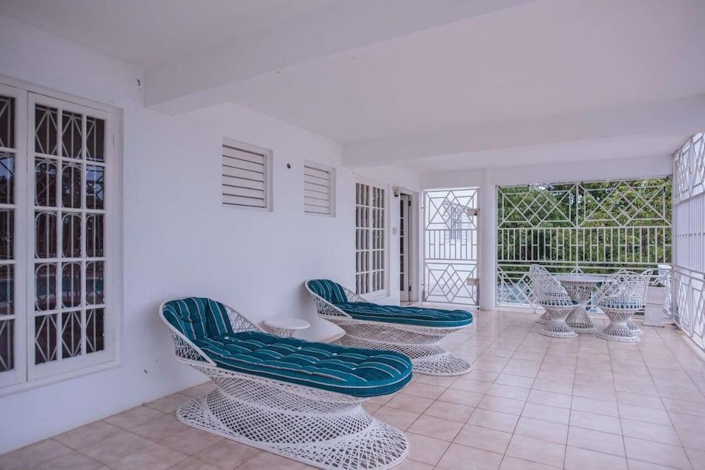 Lawrence Pool House Comfort Apartment 7