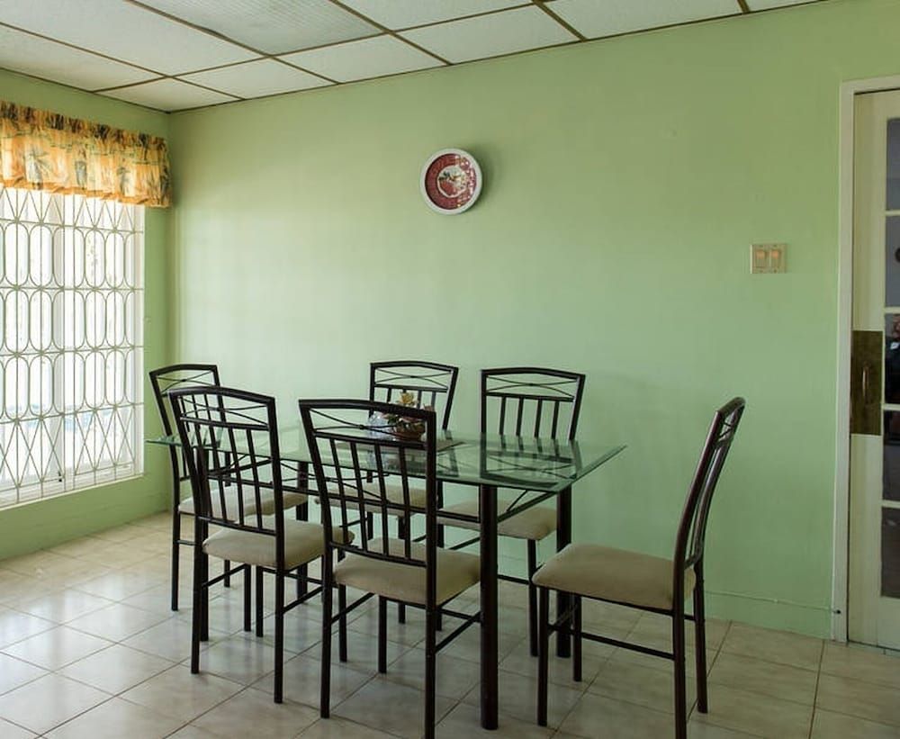 Lawrence Pool House Traditional Apartment 7