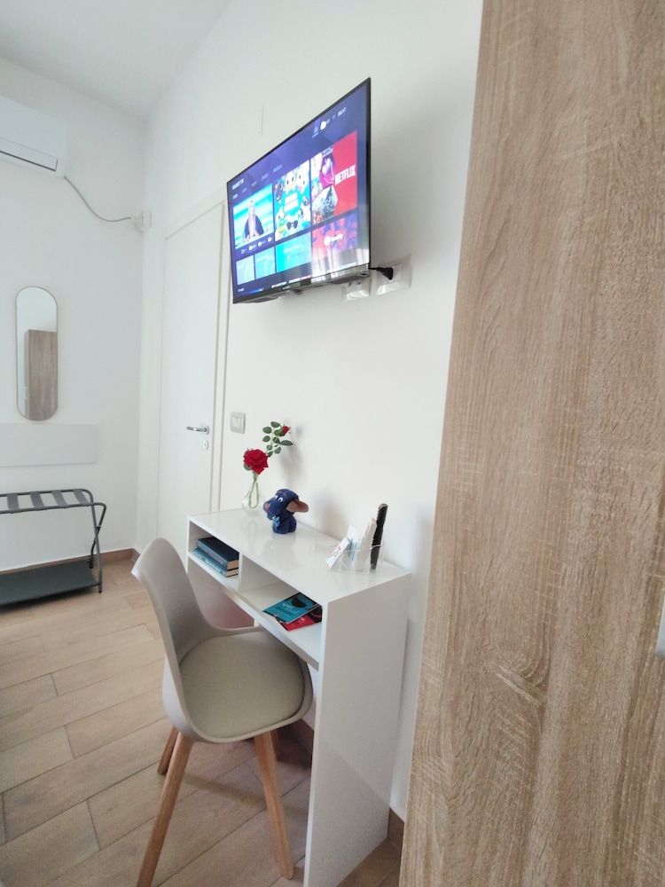 B&B Alle porte del centro Comfort Room, Non Smoking, Balcony 6