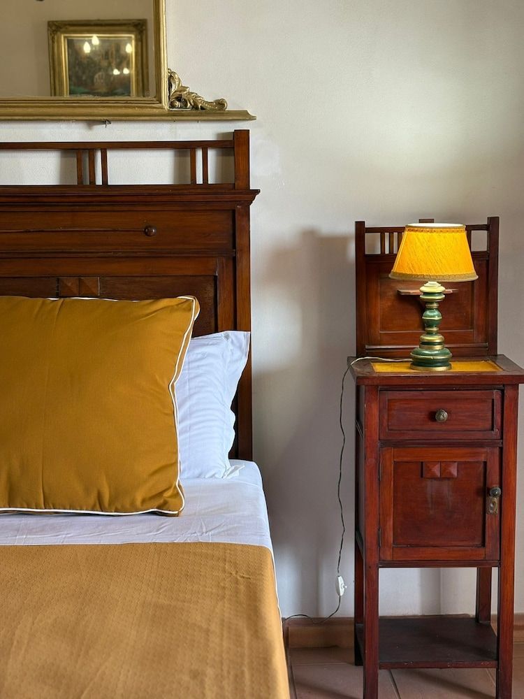 Selinunthia country house Classic Triple Room, Roll-in Shower 2