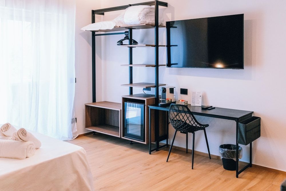 LumiaRooms Superior Double Room, Partial Sea View 3