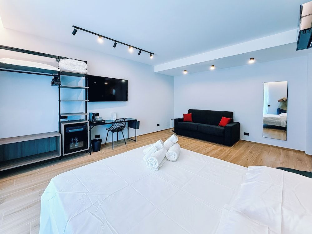 LumiaRooms Luxury Double Room, Partial Sea View 9