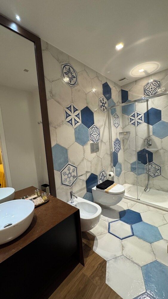 Tropicana room Deluxe Suite, Balcony, City View 7