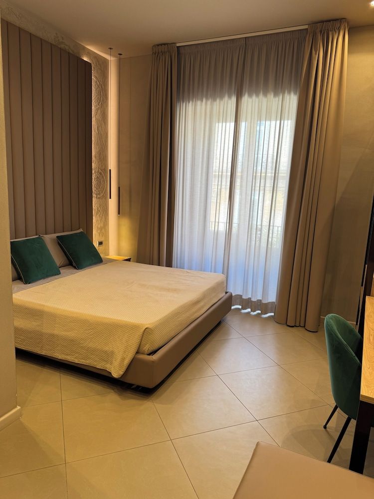 Tropicana room Deluxe Triple Room, Balcony, City View 5