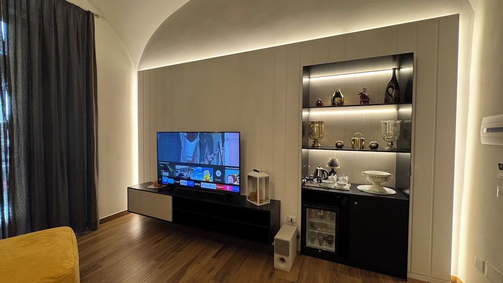 Tropicana room Deluxe Suite, Balcony, City View 6