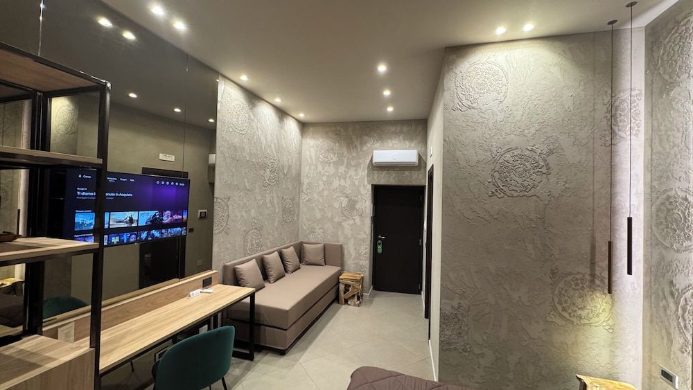 Tropicana room Deluxe Triple Room, Balcony, City View 2