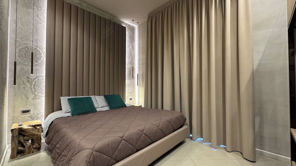 Tropicana room Deluxe Triple Room, Balcony, City View 7