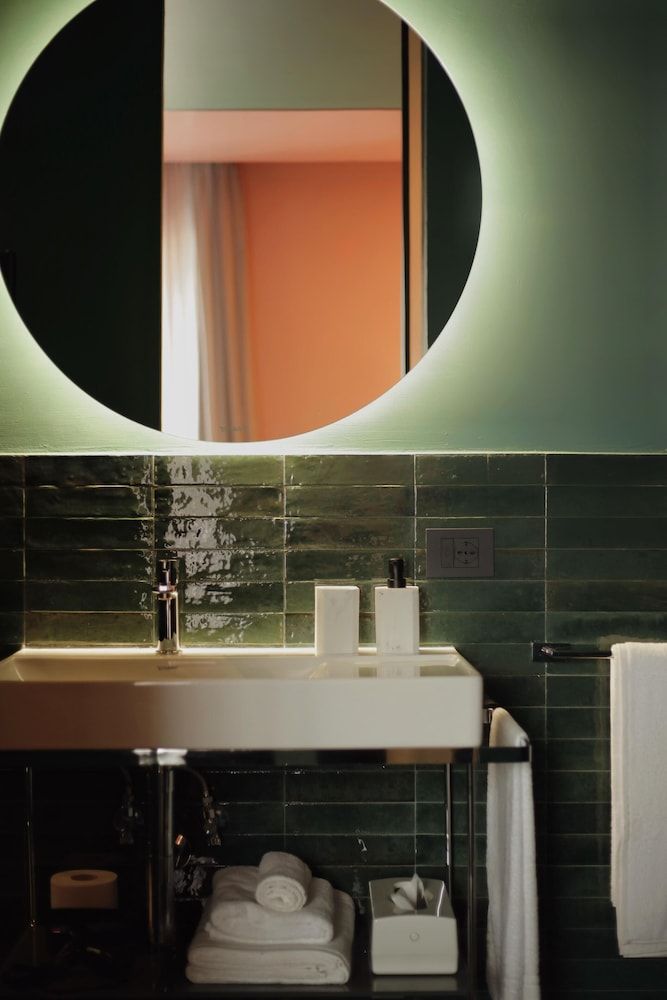 Nola Boutique Hotel Comfort Room, Courtyard View 11