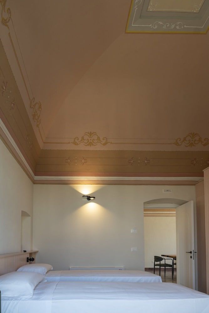 casale della vittoria Deluxe Double or Twin Room, 4 Bedrooms, Balcony, Courtyard View 10