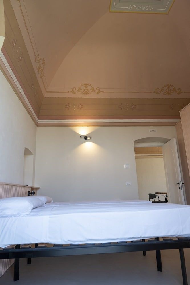 casale della vittoria Deluxe Double or Twin Room, 4 Bedrooms, Balcony, Courtyard View 11