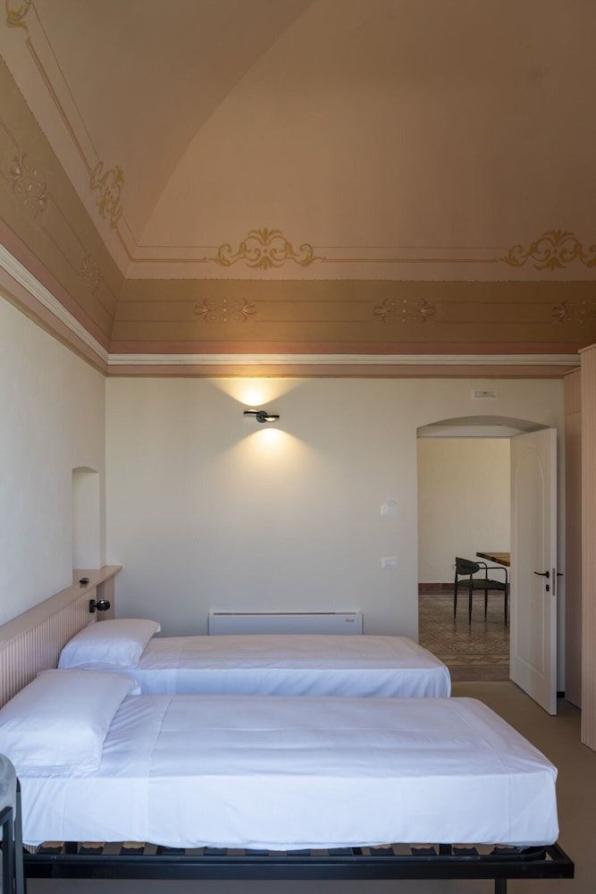 casale della vittoria Deluxe Double or Twin Room, 4 Bedrooms, Balcony, Courtyard View 8